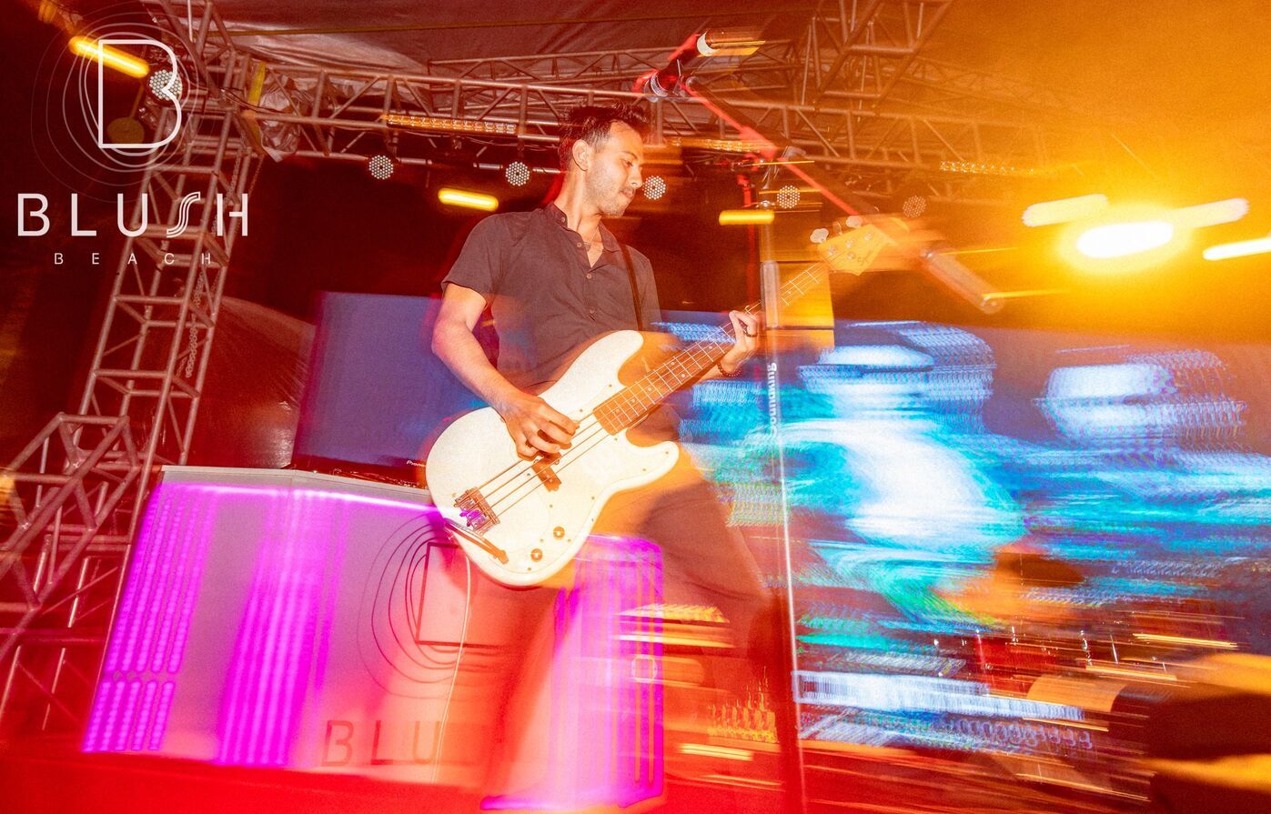 Private parties or award celebrations – vibrant yet refined, with live music and bespoke details.